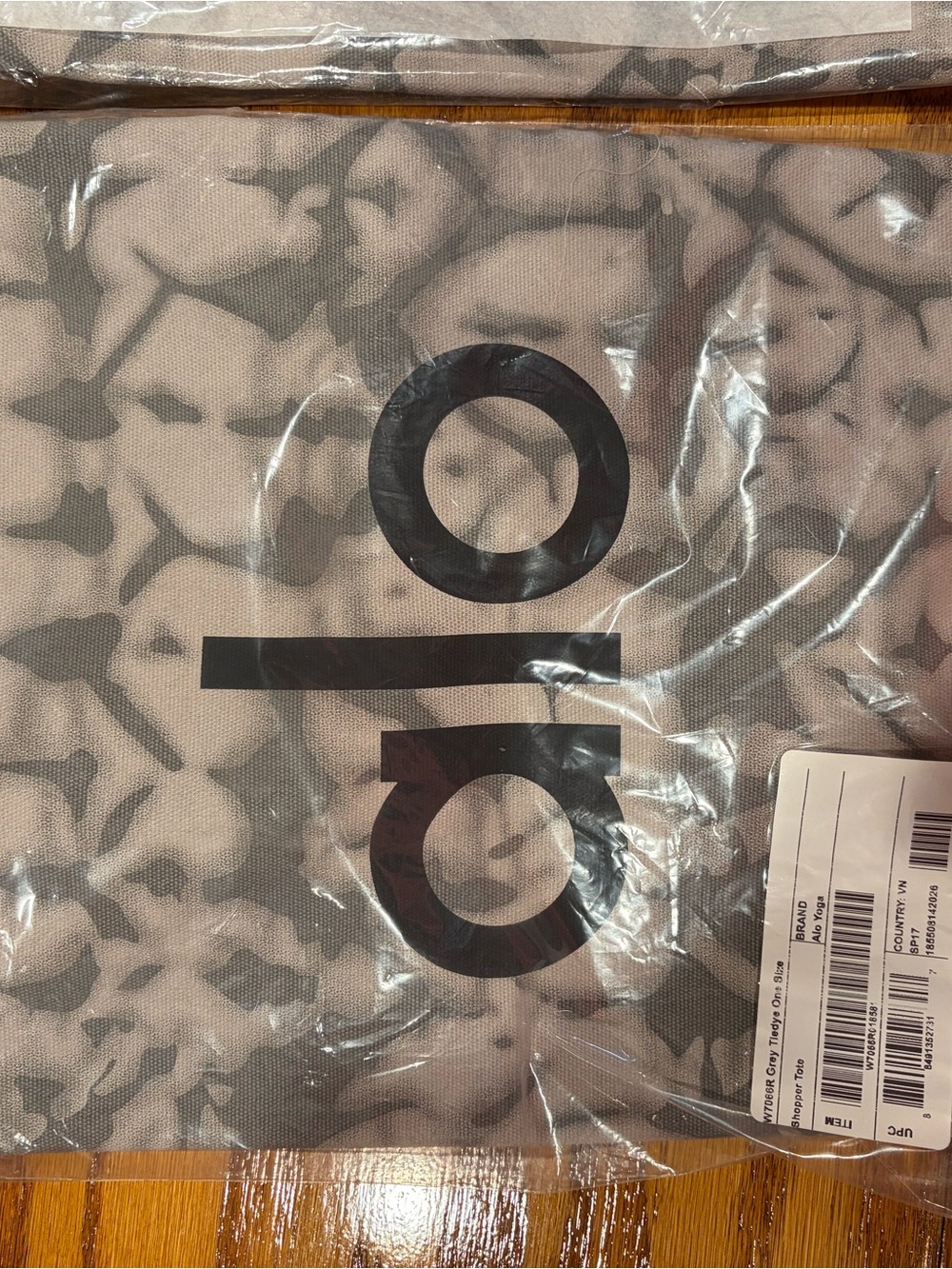 NWT IN PLASTIC BAG Alo Yoga Grey Shopping Bag 2 available